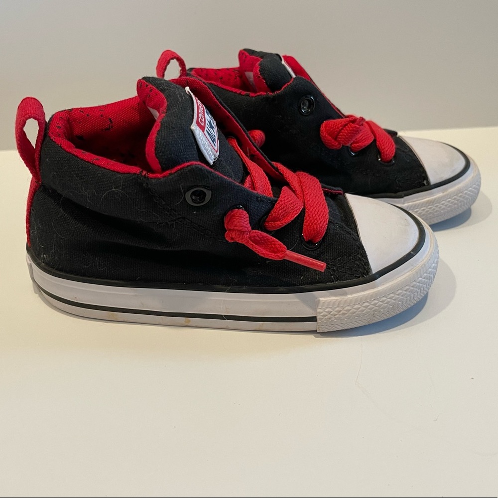 Size 8 slip on Converse